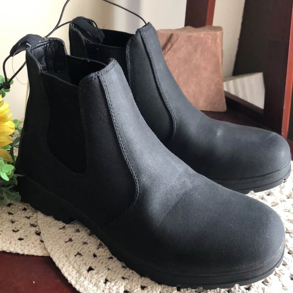 Eddie Bauer Men’s Black Chelsea Boots